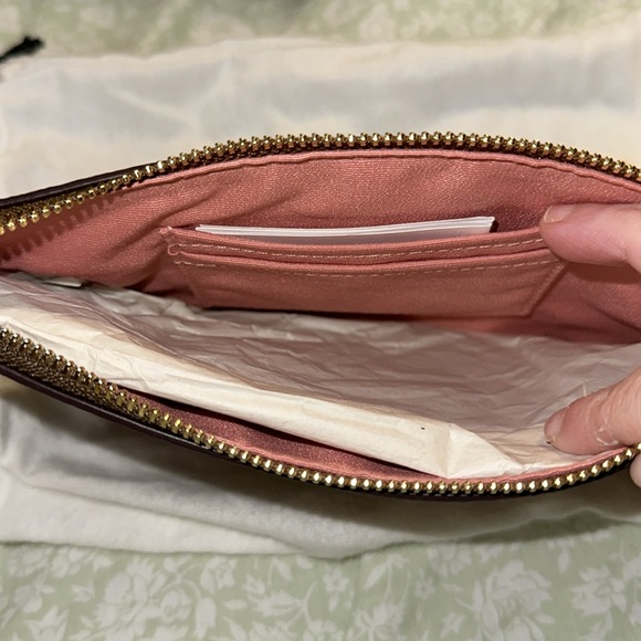 New coach wristlet - Picture 3 of 5